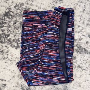 🍋 Lululemon Train Times 7/8 Pant 25" Hinshu Alpine White
Multi Leggings Size 10